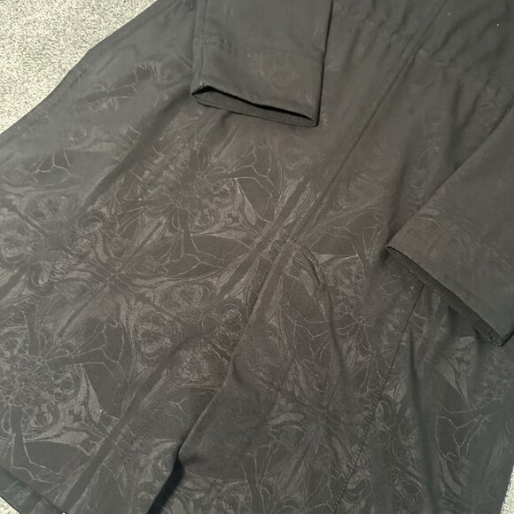 Lululemon Apres Yoga Hooded Jacket in Black Dance In Snow Pattern. Size 4 - Picture 10 of 16